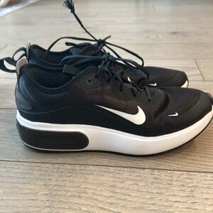 NIKE Air Max Dia Black/White sz 7.5